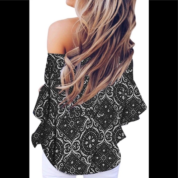 LAST ONE-🎉HP🎉ELEGANT SEXY OFF THE SHOULDER TOP - Picture 3 of 6